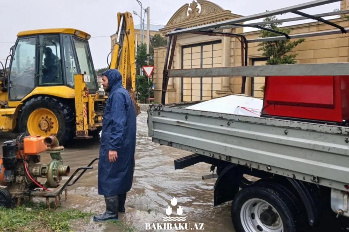BŞİH: Yağışa görə təhlükəli vəziyyətdə olan bəzi yaşayış məkanlarının sakinləri müvəqqəti hotellərə yerləşdirilib