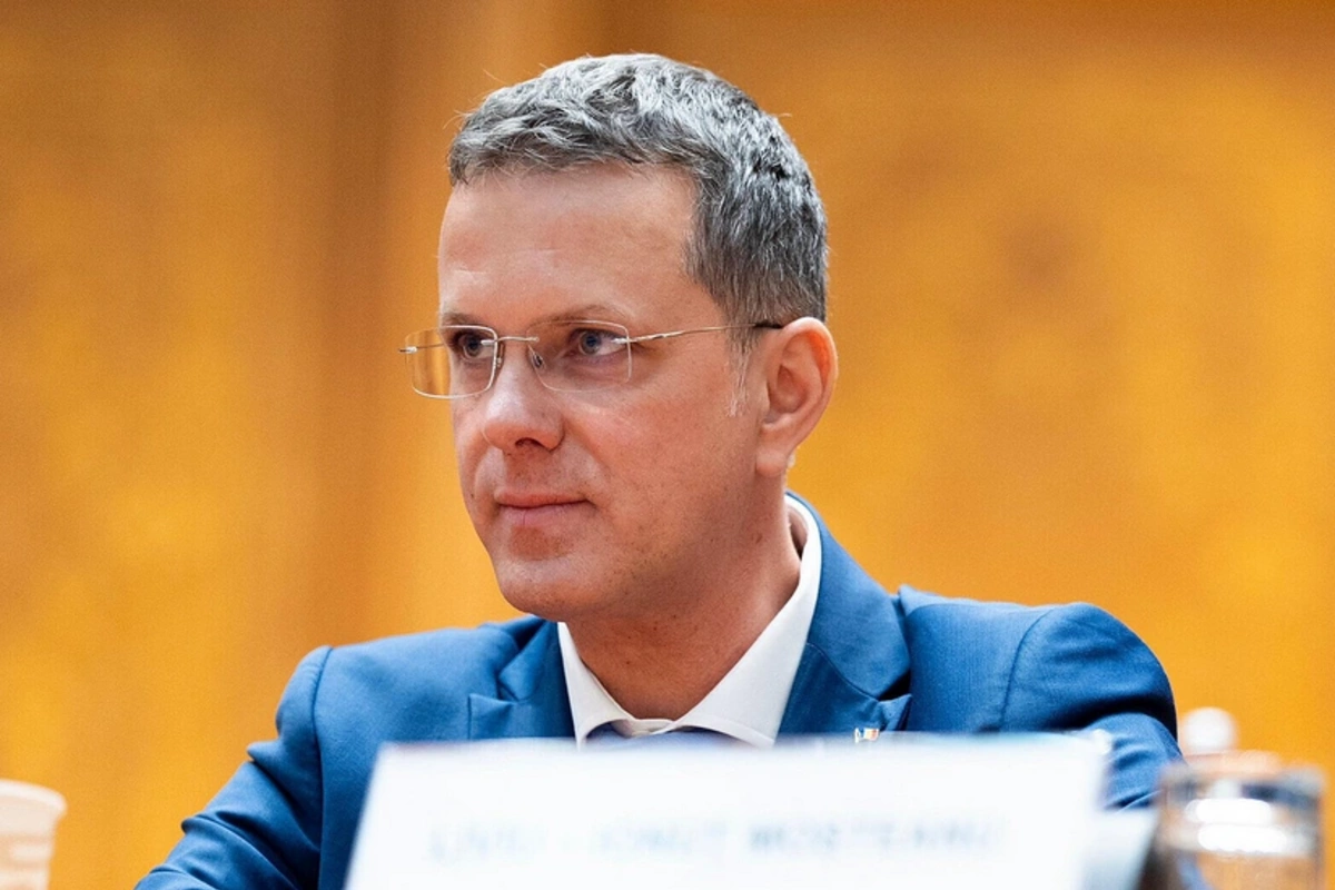 Rumıniyada müdafiə naziri vəzifəsi iqtisadiyyat nazirinə həvalə edilib