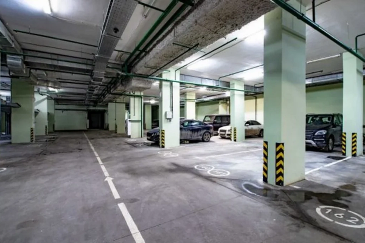 Bakıda özəl parkinqlərin qiymətləri cib yandırır - Sürücülər NARAZIDIRLAR