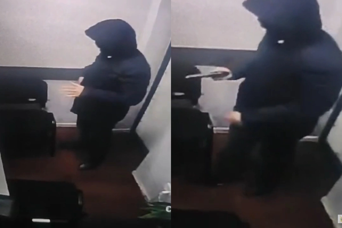 An armed masked robber attacked a pawnshop in Baku