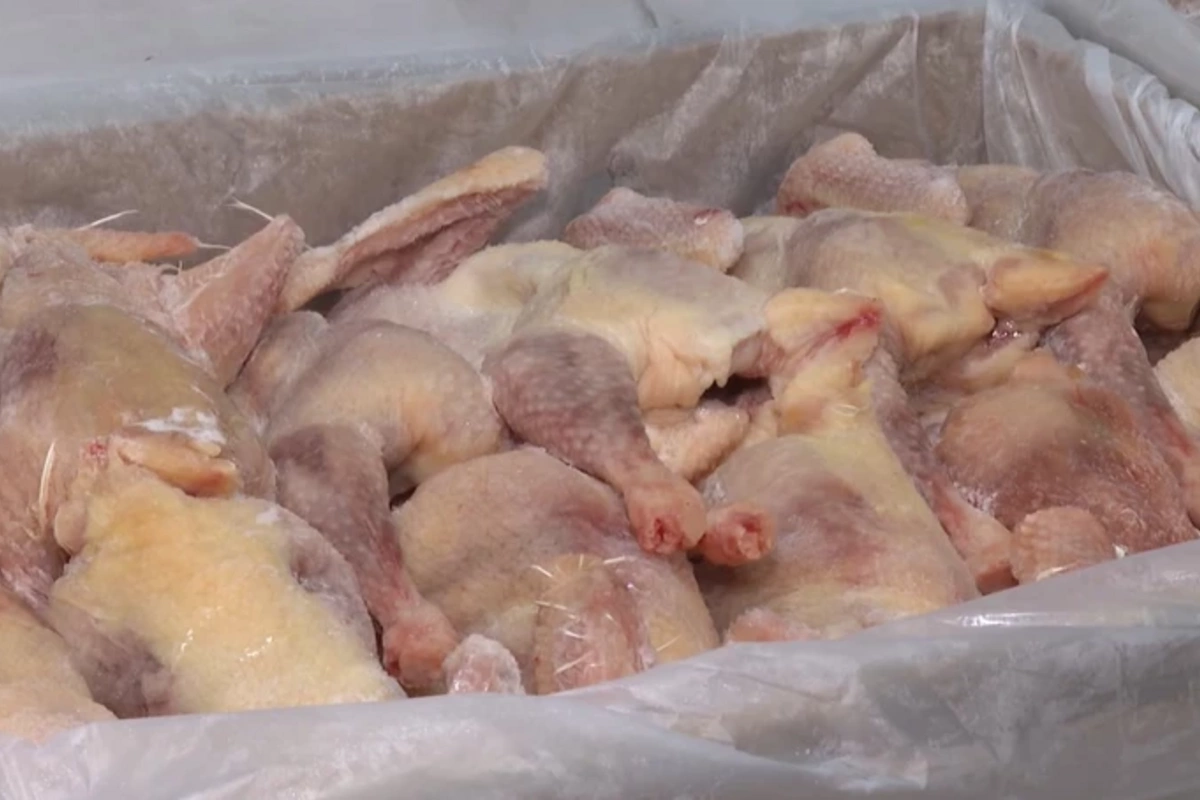 В Баку курицы из Беларуси продаются по 10 манатов за 3 штуки - ПРИЧИНА