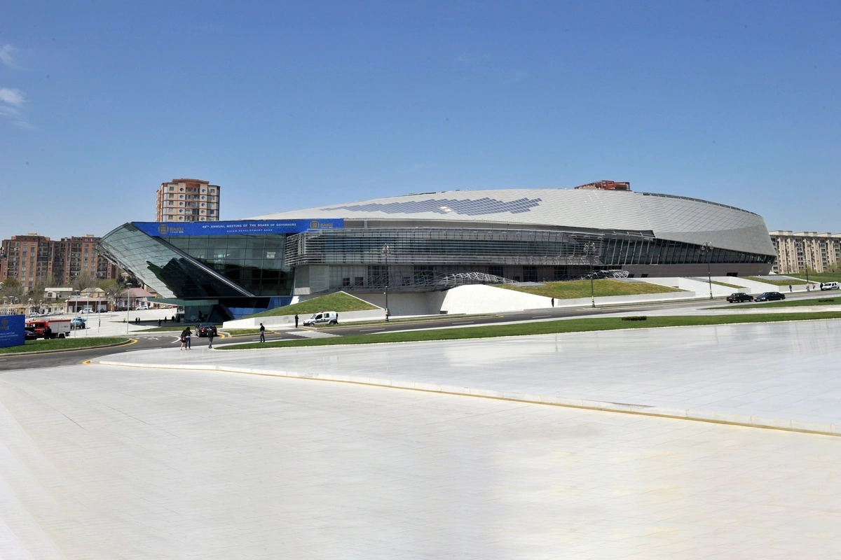 Bakı Konqres Mərkəzi 31 ədəd hibrid avtomobil ALACAQ