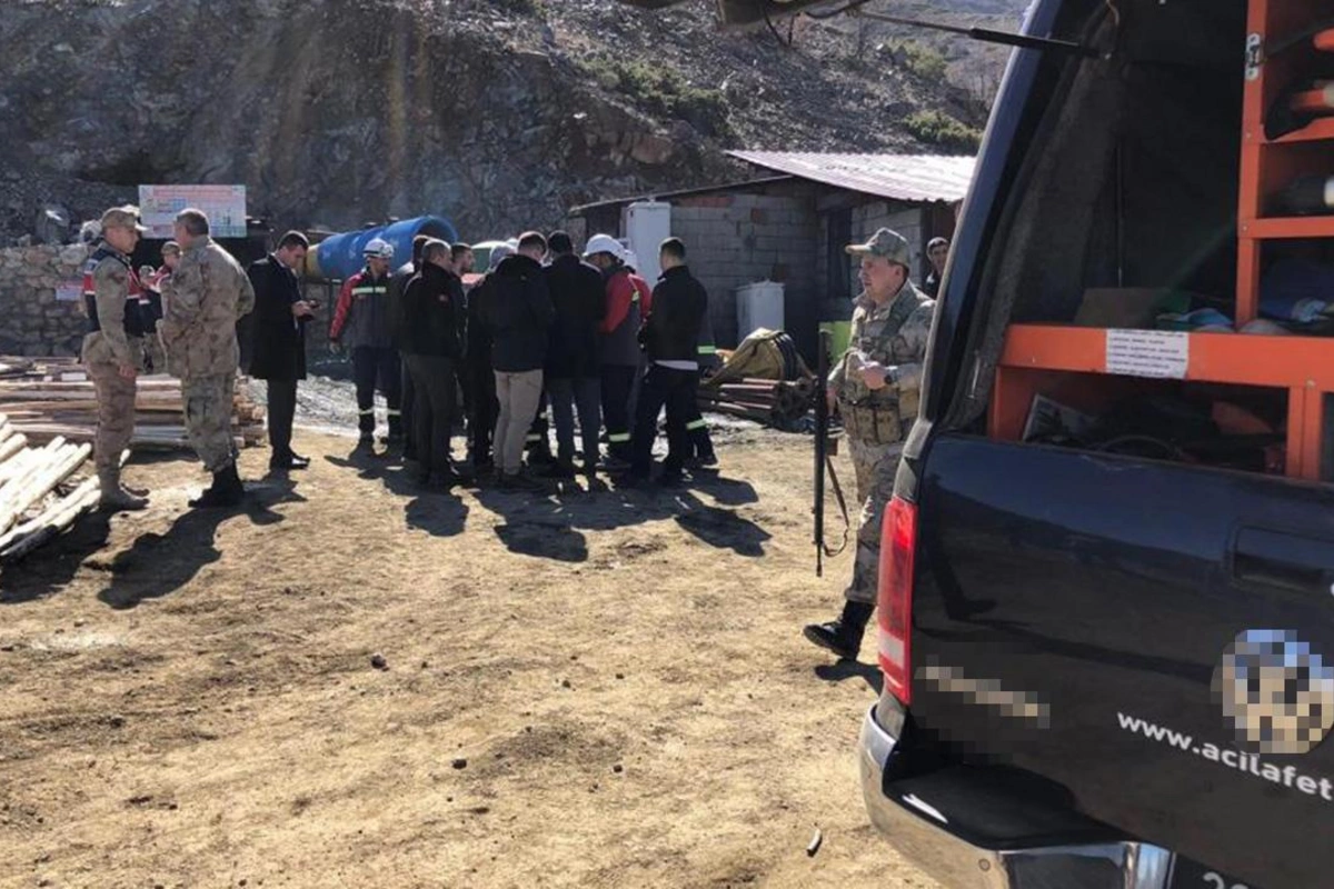 Türkiyədə mədən çöküb, fəhlələr dağıntı altında qalıb Türkiyədə mədən çöküb, fəhlələr dağıntı altında qalıb