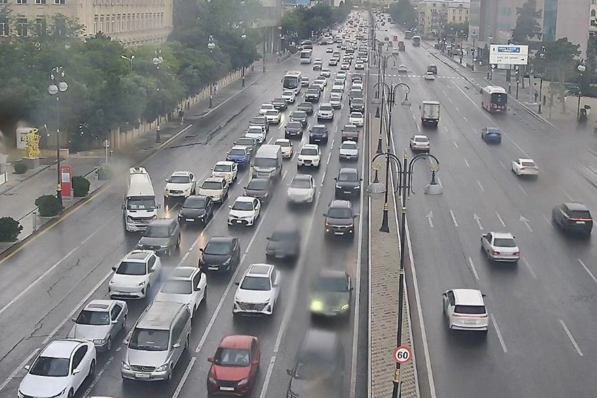 Bakının bəzi yollarında sıxlıq var Bakının bəzi yollarında sıxlıq var