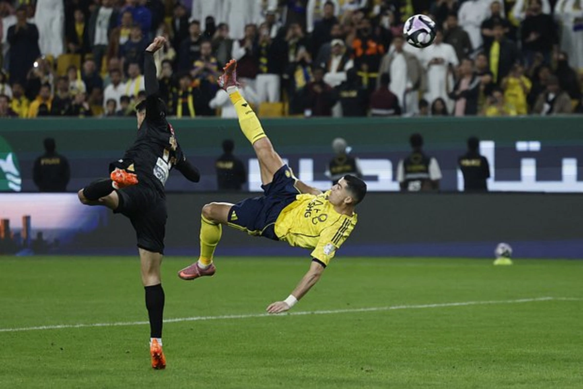 Ronaldo scored a goal with a bicycle kick in a match of the Saudi Arabian championship