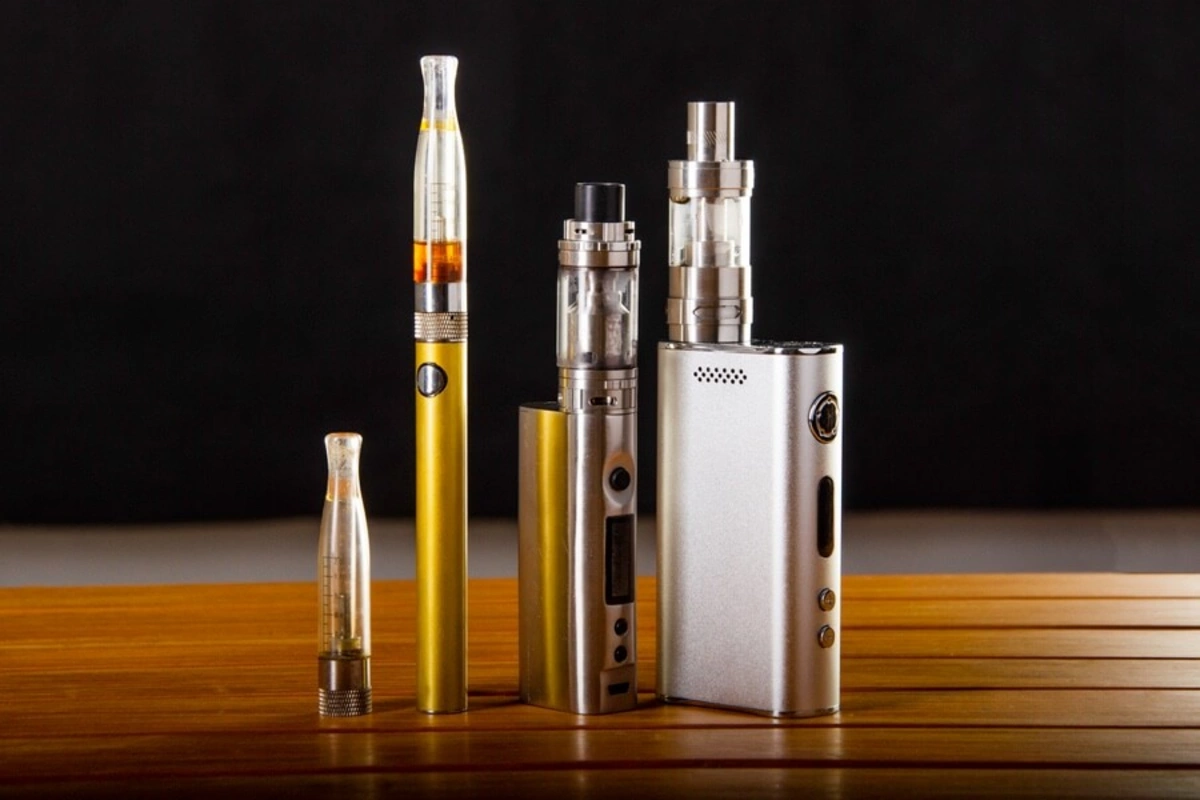 Elektron siqaretlərlə bağlı qadağanın tətbiqi müddəti uzadılır