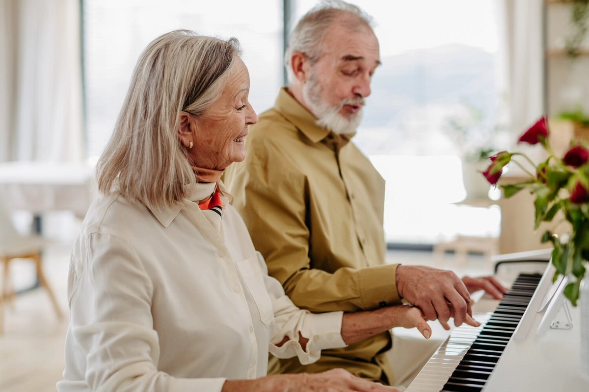 A simple way to reduce pain and depression in the elderly has been identified
