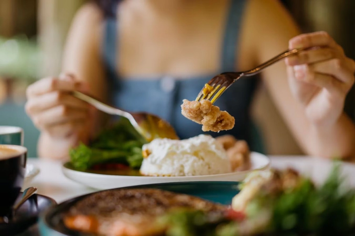 Qidalanma zamanı edilən 4 səhv şəkər olmaq riski yaradır