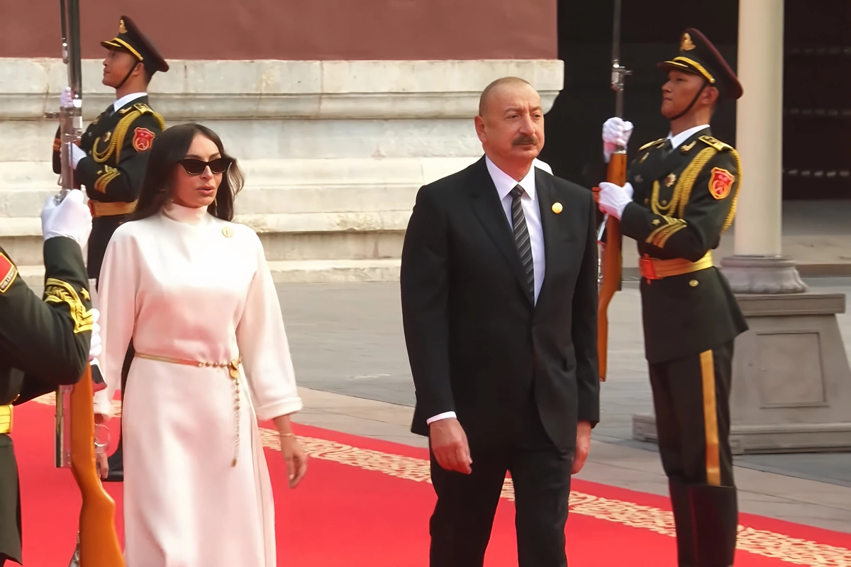 İlham Əliyev Pekində İkinci Dünya müharibəsində Qələbənin 80-ci ildönümünə həsr olunmuş paradı izləyib İlham Əliyev Pekində İkinci Dünya müharibəsində Qələbənin 80-ci ildönümünə həsr olunmuş paradı izləyib