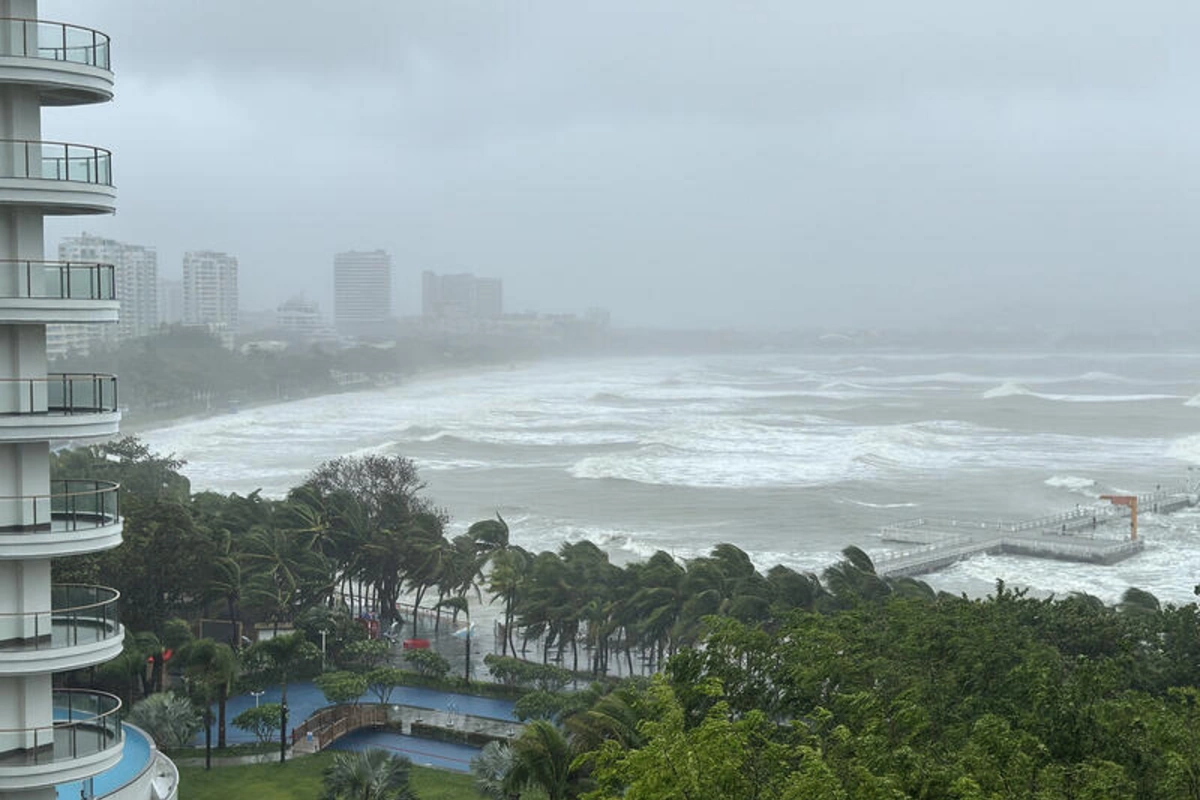 Typhoon Matmo causes street flooding in China