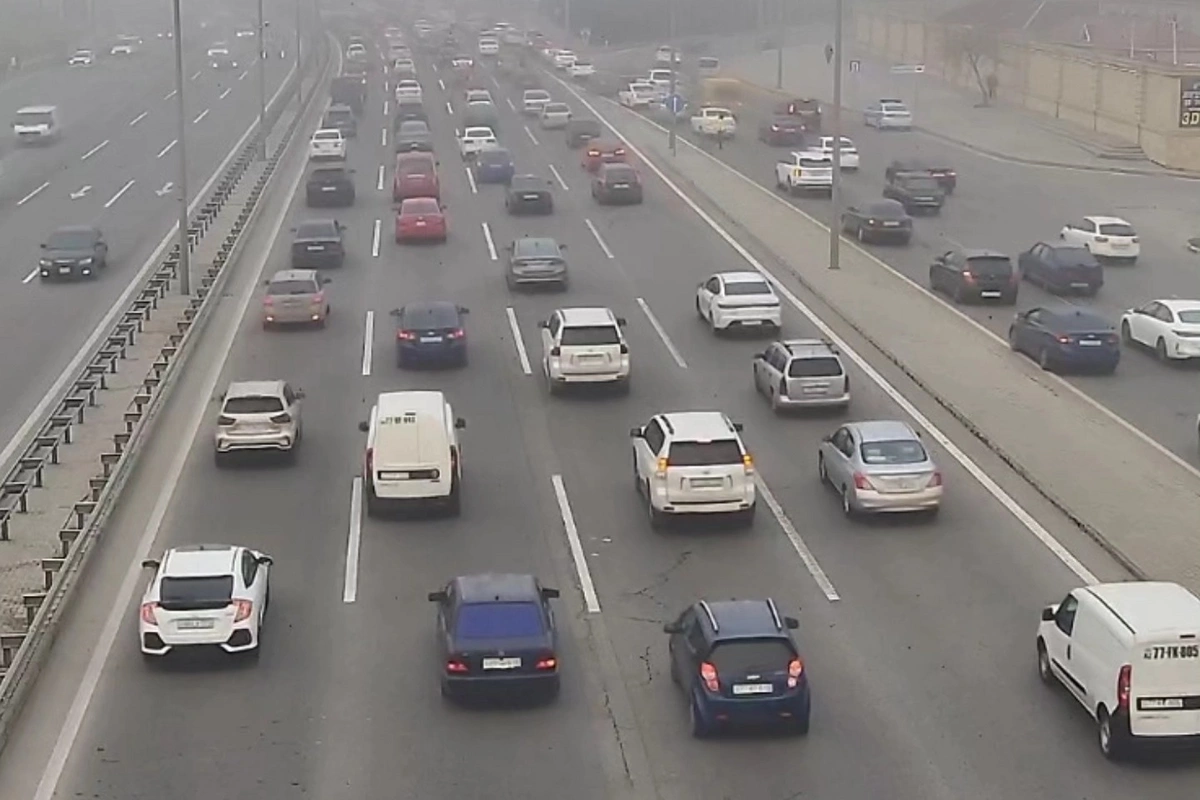 Bakının bir sıra yollarında tıxac yaranıb