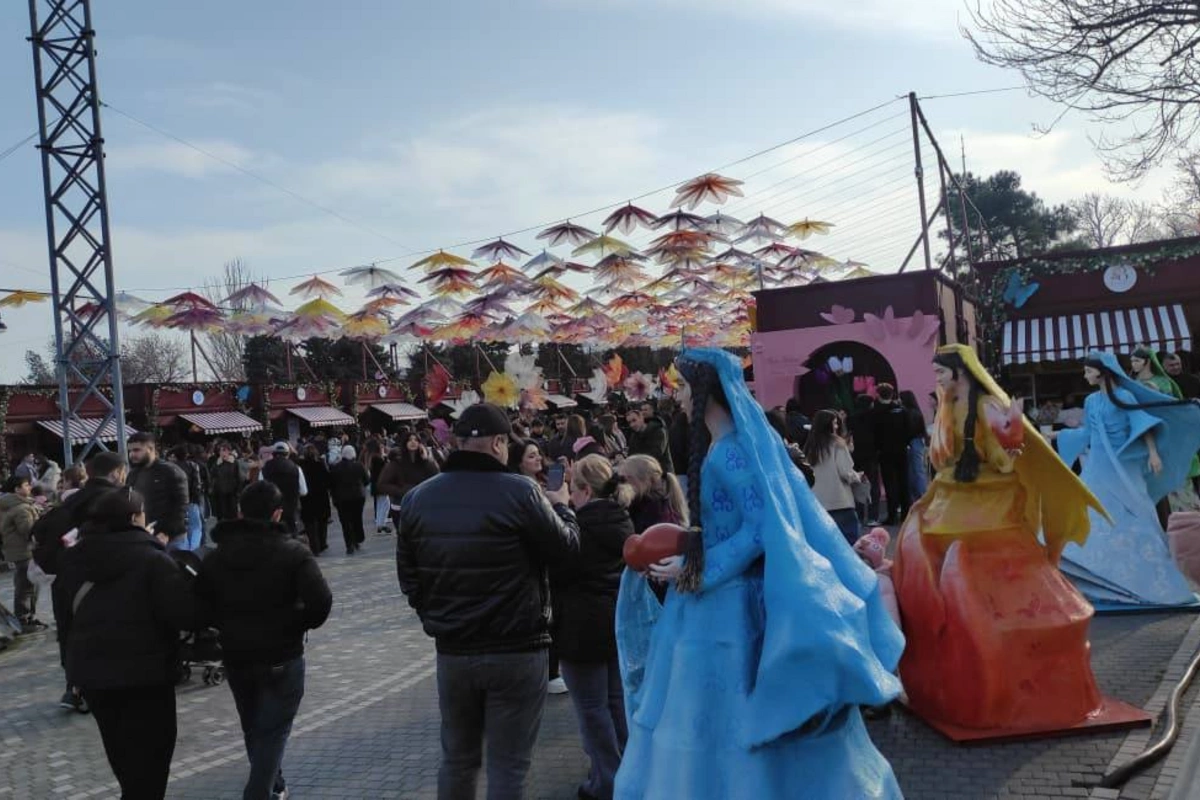 Bakı bulvarı baharı fərqli ab-havada qarşılayır