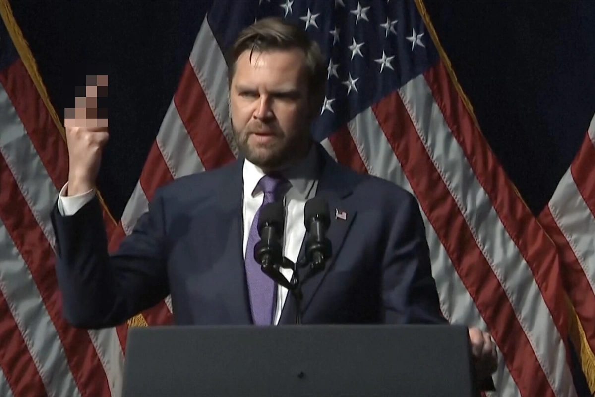 Vance openly displayed an offensive gesture toward Trump's critics Vance openly displayed an offensive gesture toward Trump's critics
