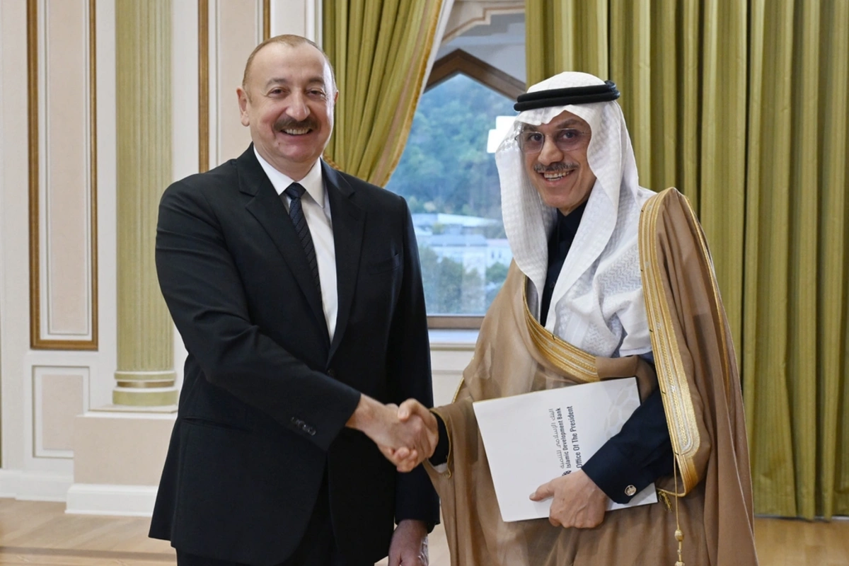 Ильхам Алиев принял делегацию руководителей организаций-членов Арабской координационной группы