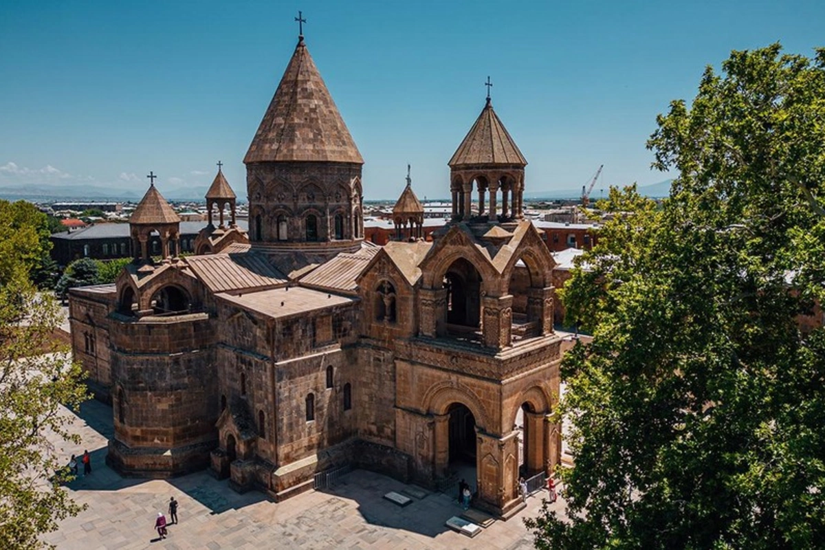 Ermənistanın xüsusi təyinatlıları Acapaxyanı həbs edə bilməyib, Eçmiədzini tərk ediblər Ermənistanın xüsusi təyinatlıları Acapaxyanı həbs edə bilməyib, Eçmiədzini tərk ediblər
