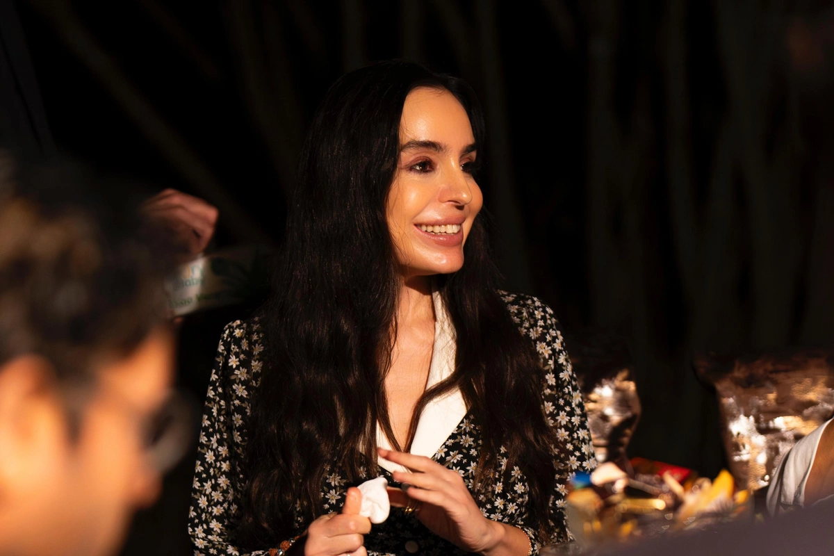 Leyla Əliyeva Qəbələdə Gənc arıçı layihəsinin iştirakçısı ilə görüşüb Leyla Əliyeva Qəbələdə Gənc arıçı layihəsinin iştirakçısı ilə görüşüb