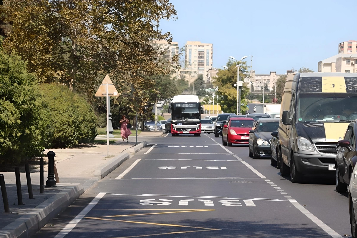 Avtobus zolaqlarının artırılması tıxacları azalda bilər? - AÇIQLAMA Avtobus zolaqlarının artırılması tıxacları azalda bilər? - AÇIQLAMA