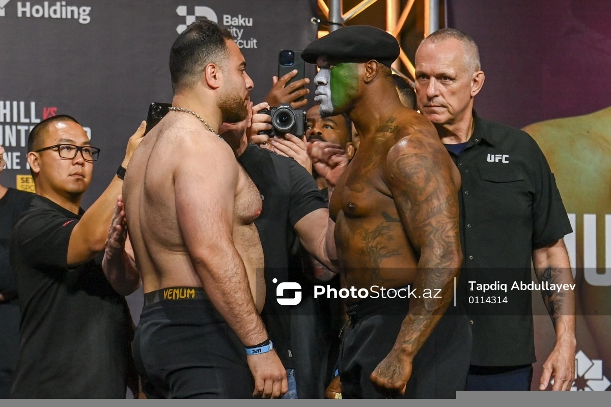 Известный иностранный боец UFC вышел на сцену в образе бакинца Известный иностранный боец UFC вышел на сцену в образе бакинца