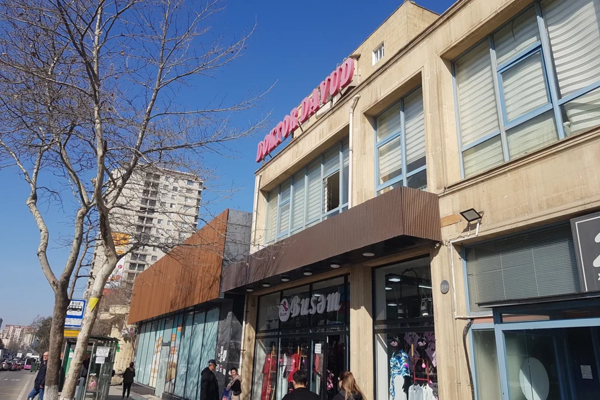 Pediatr olan məşhur baş həkim qastroenteroloq işləyirmiş - Klinikada ciddi nöqsanlar aşkarlandı