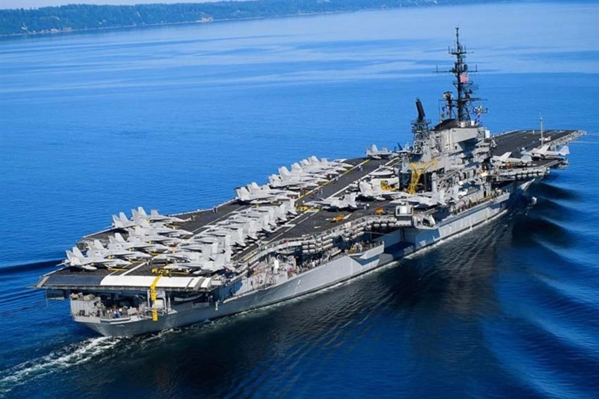 ABŞ təyyarədaşıyan gəmisi İran ordusunun atəşi altında geri çəkildi