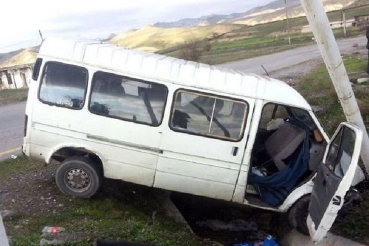 В Самухе перевернулся микроавтобус с рабочими: есть погибший и пострадавшие