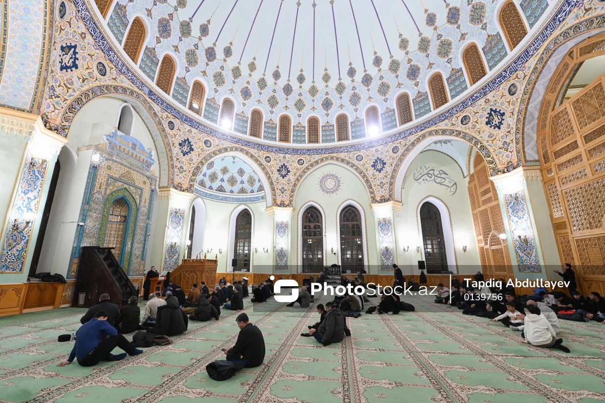 İlk Qədr gecəsindən FOTOLAR