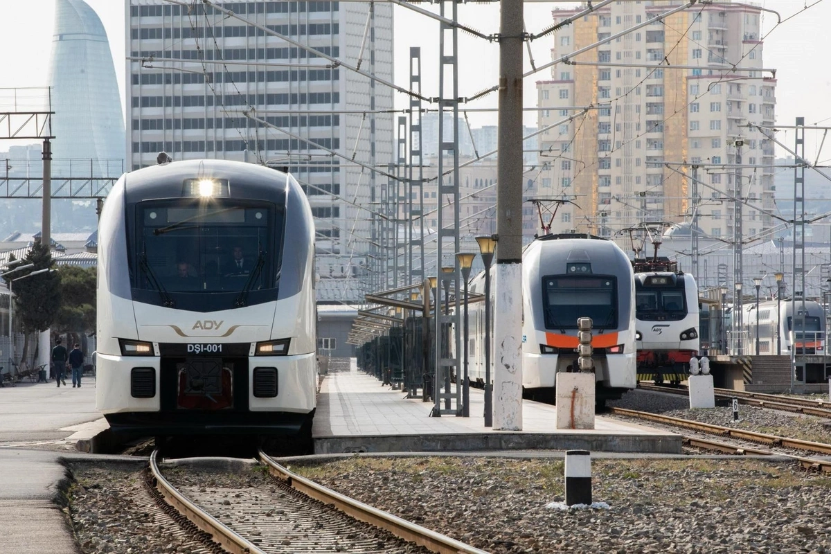 Dəmir yollarının mühafizə zonalarında qanunsuz tikililərlə bağlı YENİ AÇIQLAMA