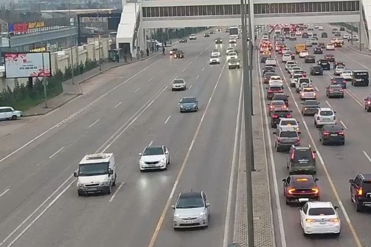 Bakıda tıxac olan yollar açıqlanıb