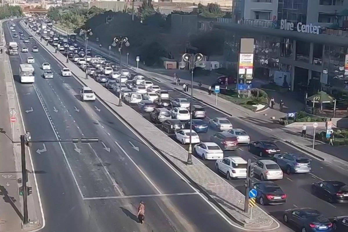 Bakıda sıxlıq olan yollar açıqlanıb Bakıda sıxlıq olan yollar açıqlanıb