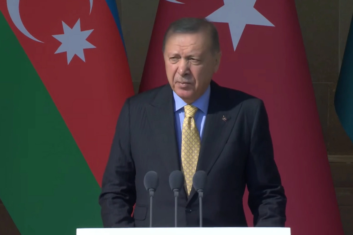 Türkiyə Prezidenti Bakıda keçirilən hərbi paradda Məmməd Arazın şeirini səsləndirib