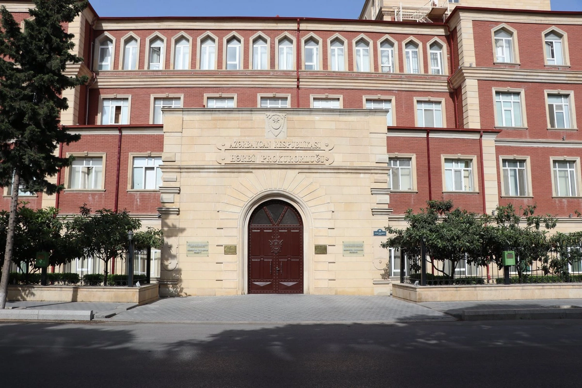 Hərbi Prokurorluq bir sıra cinayətlərdə təqsirləndirilən komandirə dair qərardan şikayət verib