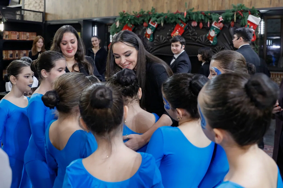 SOCAR-ın dəstəyi ilə hazırlanmış Qara qızılın sirri adlı kitabın təqdimatı keçirilib