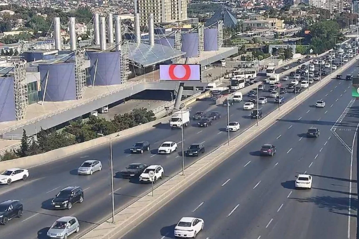 Bakının bir sıra yollarında tıxac yaranıb
