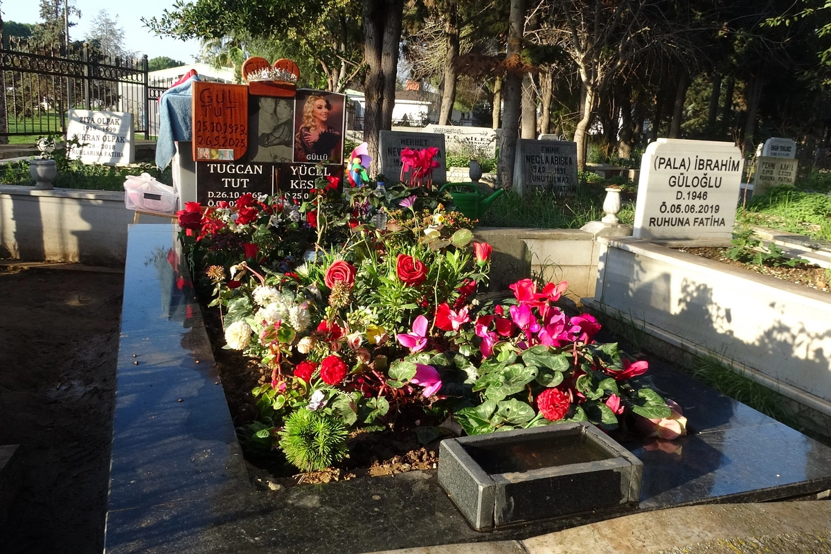 Qızı tərəfindən öldürülən müğənninin məzarından FOTOLAR YAYILDI