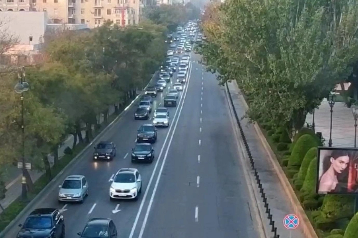 Bakının bir sıra yollarında tıxac yaranıb