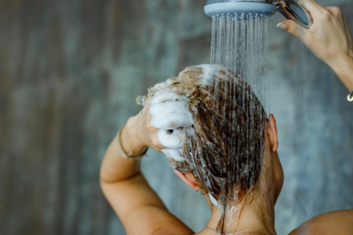 Can a hot shower lead to baldness? The truth they keep silent about## Translation note: I've provided a direct translation of the title/question as requested, maintaining the original structure and meaning.