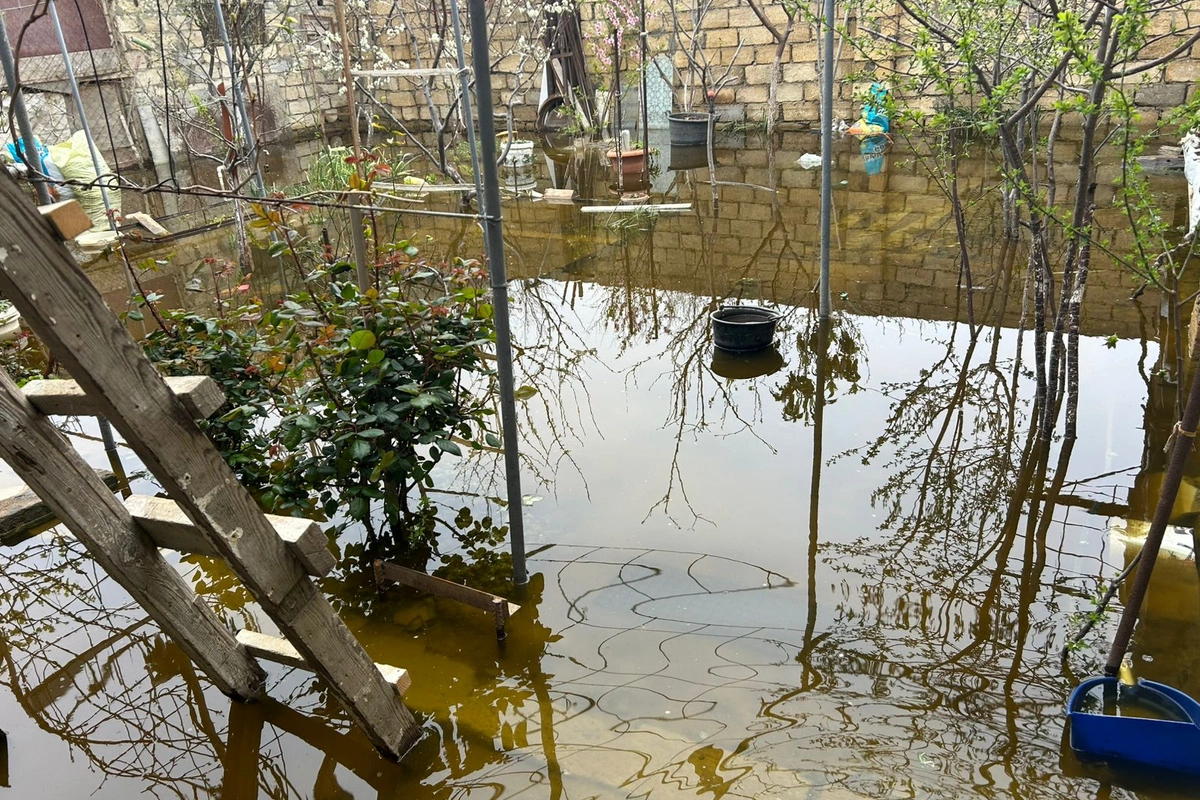 Sumqayıtda evləri su basdı