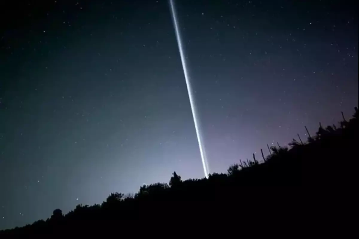 ABŞ səmasında görünən sirli işıq şüası araşdırıldı – səbəbi Çin raketi imiş ABŞ səmasında görünən sirli işıq şüası araşdırıldı – səbəbi Çin raketi imiş