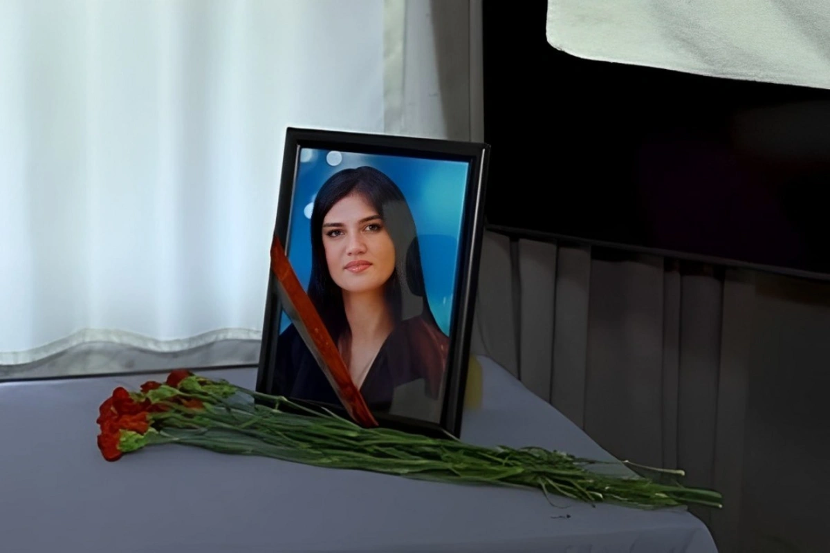 Stüardessa Hökümə Əliyevanın evindən REPORTAJ Stüardessa Hökümə Əliyevanın evindən REPORTAJ