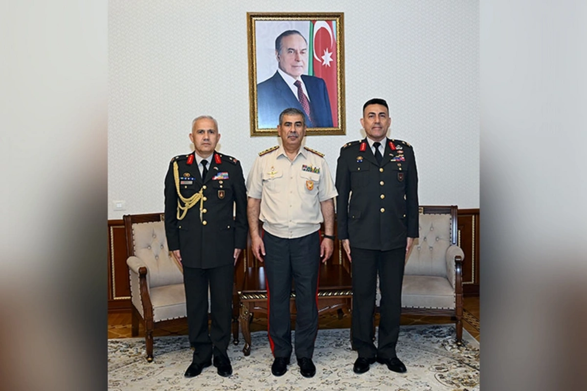 Azərbaycan müdafiə naziri Türkiyənin yeni hərbi attaşesini qəbul edib Azərbaycan müdafiə naziri Türkiyənin yeni hərbi attaşesini qəbul edib