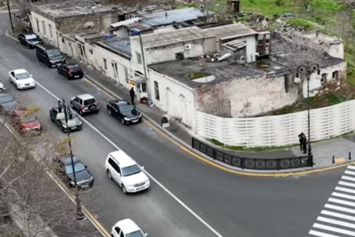 Mikayıl Müşfiq və İsmayıl bəy Qutqaşınlı küçələrinin kəsişməsində problem necə həll olunur?