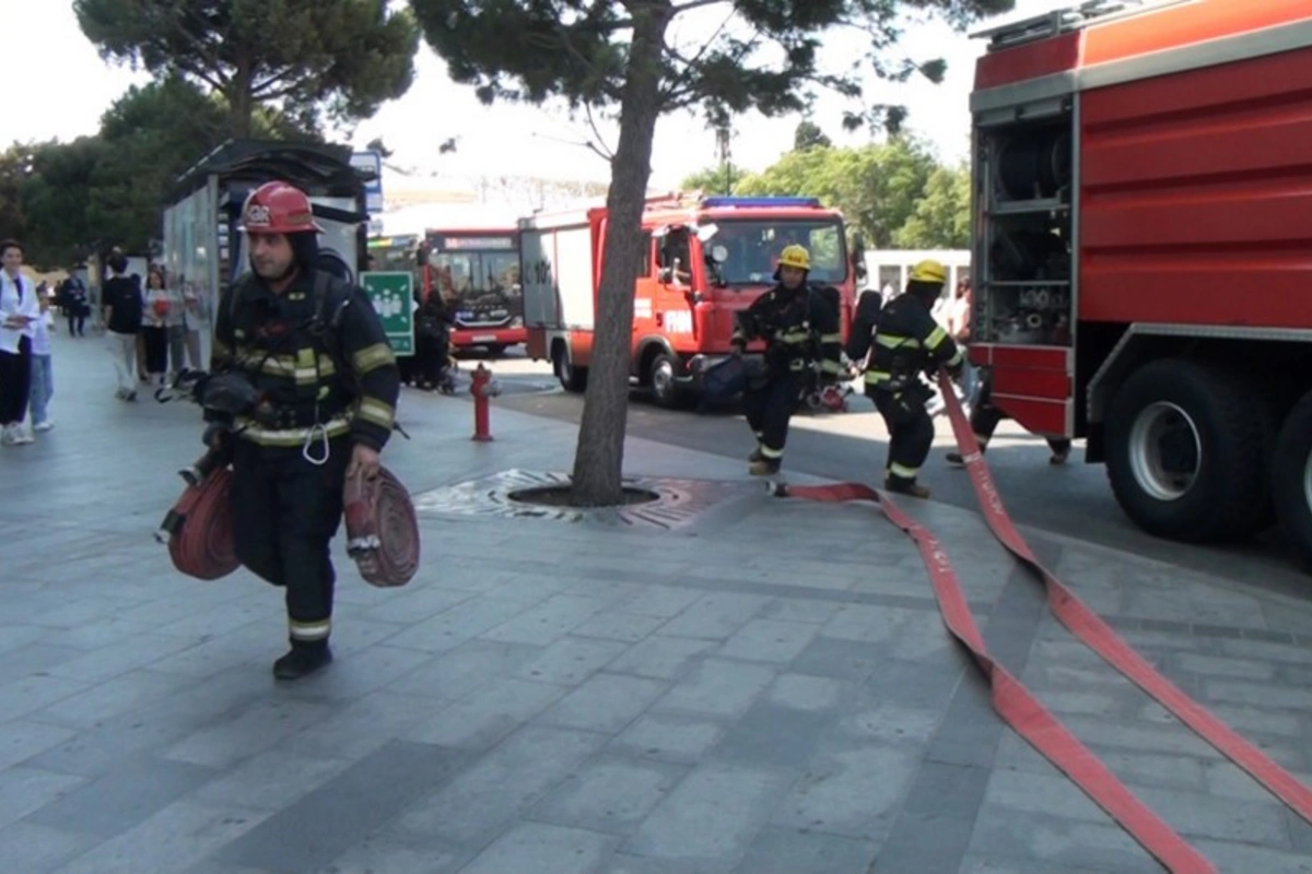 Fövqəladə Hallar Nazirliyi ticarət mərkəzində təlim keçirib