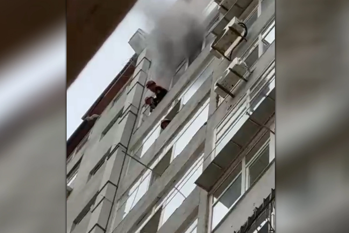Bakıda bina YANIR