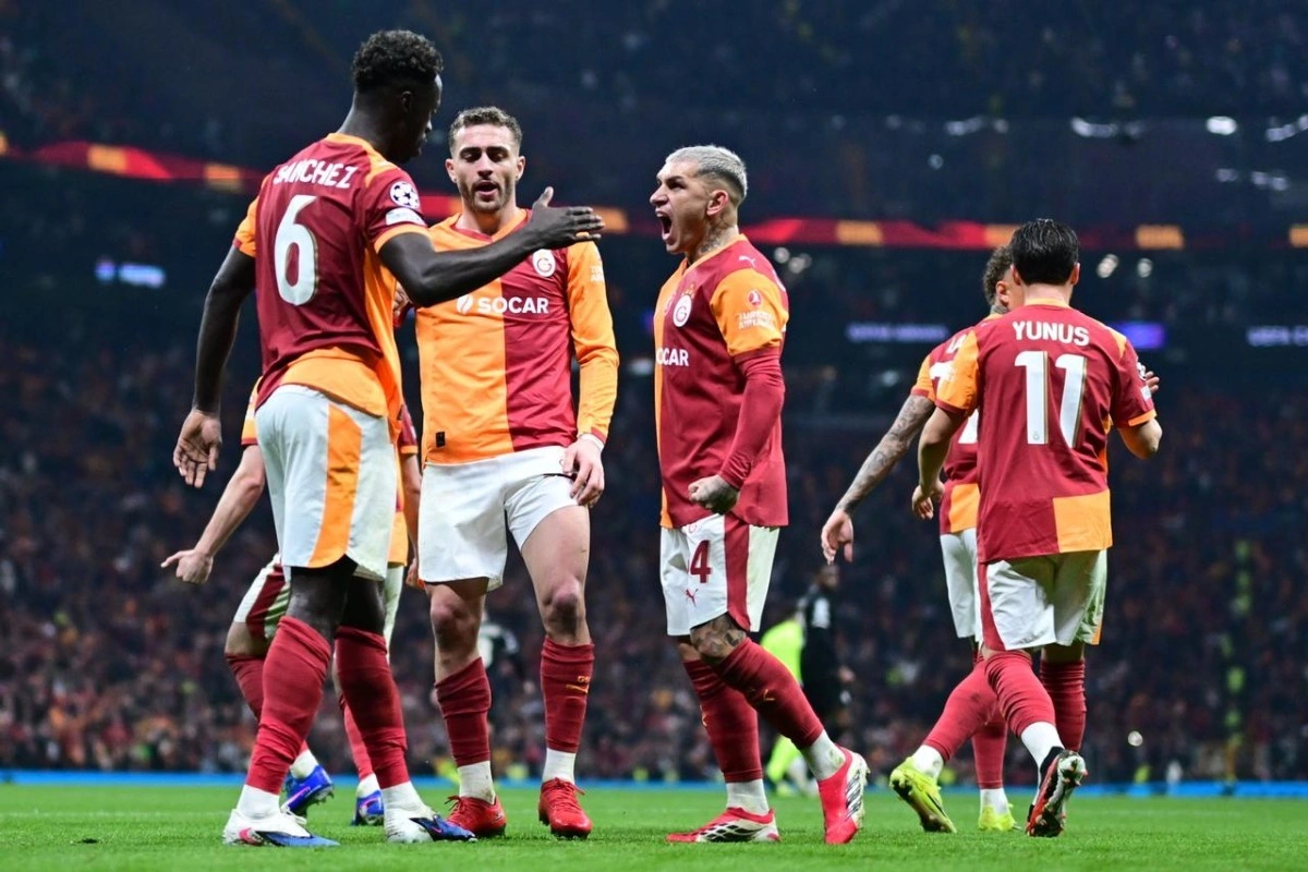Qalatasaraydan 3 ulduz birdən gedir