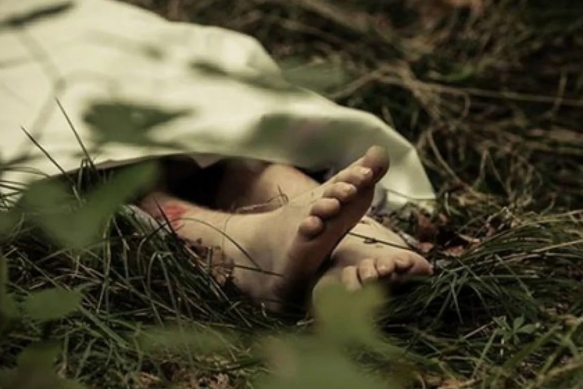 Ağsuda qadını öldürüb əkin sahəsinə atdılar: Polis iki nəfəri saxladı