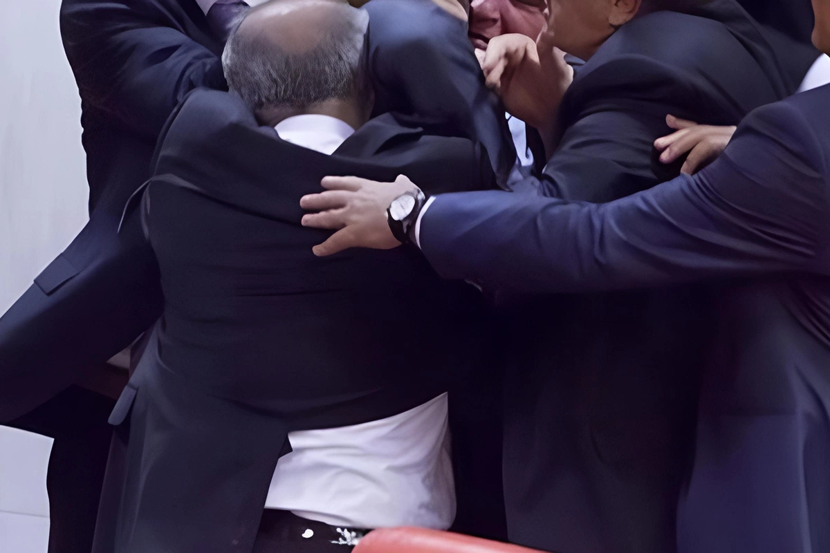 İcra başçısının müavini ilə dalaşan şəxs - Həbs edildi