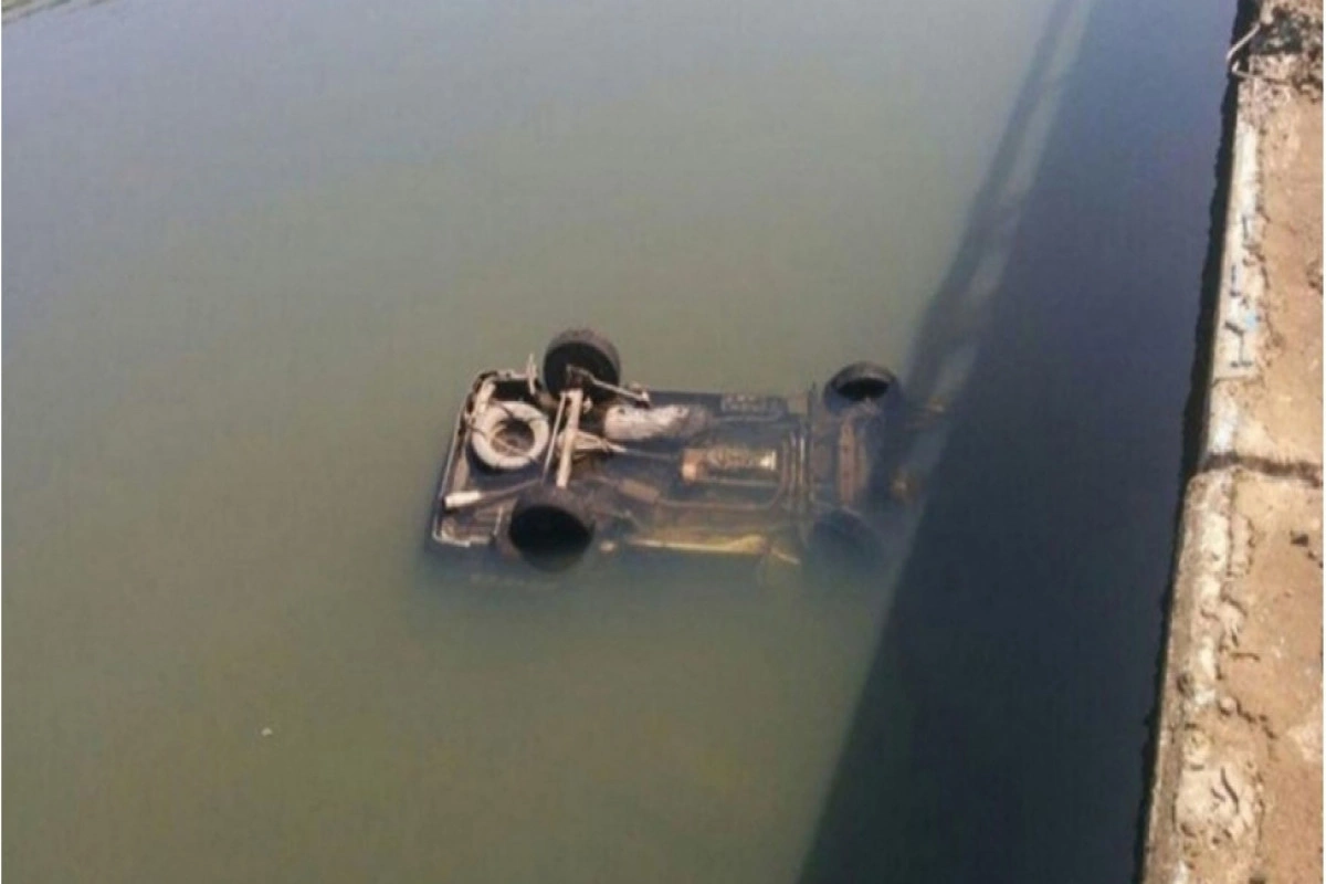 Sabirabadda avtomobil kanala aşıb, sürücü ölüb