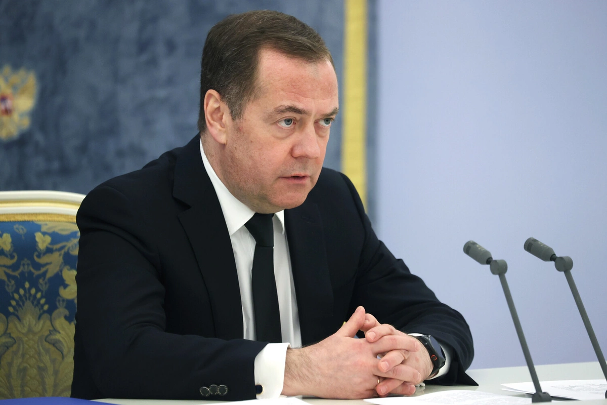 Medvedev Avropaya XATIRLATMA: Hitlerin aqibətini unutmayın!