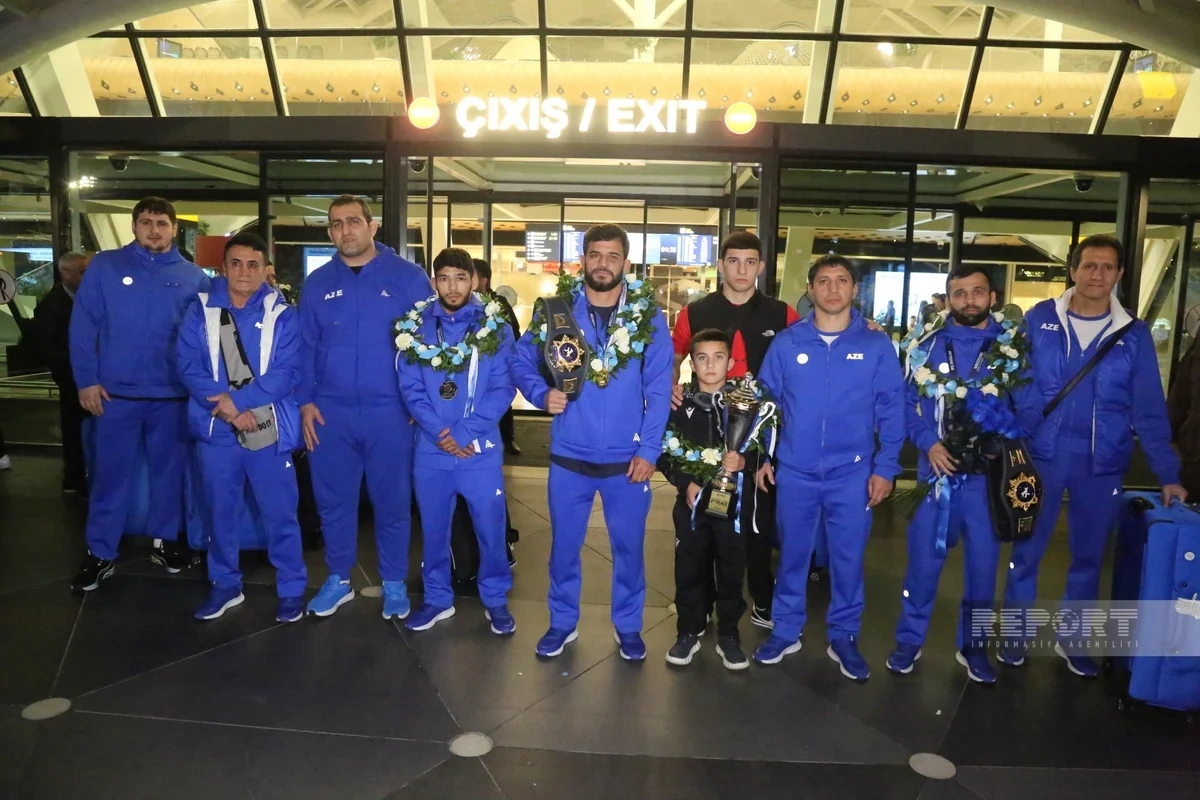 Dünya çempionatında uğurla çıxış edən yunan-Roma güləşçilərimiz Vətənə dönüblər