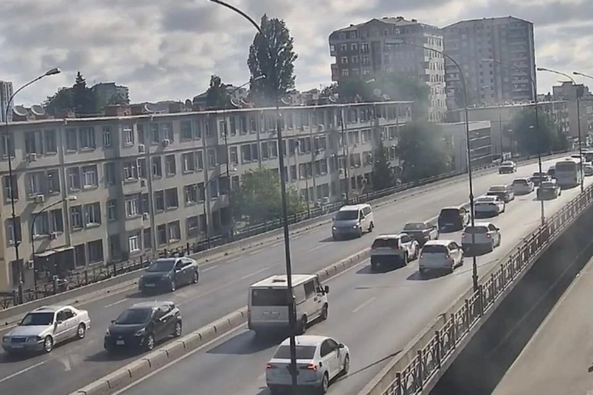 Bakının bəzi yollarında tıxac yaranıb Bakının bəzi yollarında tıxac yaranıb